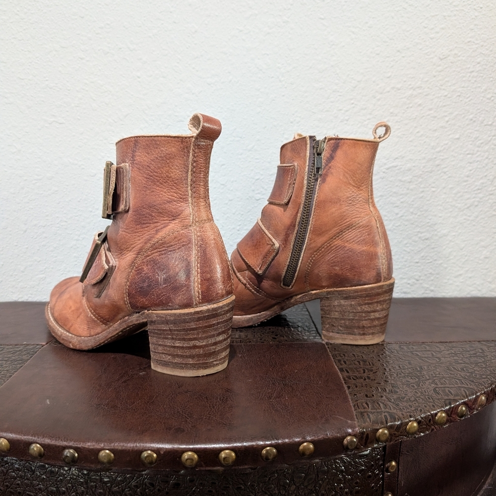Frye Sabrina Double Buckle Boot in Saddle, size 8 - Picture 9 of 15